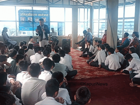 बिद्यार्थीहरुलाई लागू औषध दुर्व्यसन तथा बालबालिका मनोविमर्श अभिमुखीकरण कार्यक्रम 