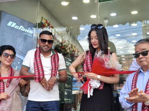 धरानमा मिस नेपाल आश्मा कुमारी केसीबाट टाइटन ब्राण्डेड घडीको शो रुम पुन उद्धघाटन 