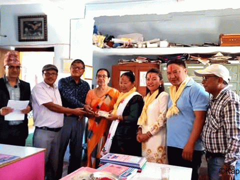 बुबाको सम्झनामा छोरीहरुव्दारा आफू पढेको स्कुलमा ५१ हजार रुपयाको छात्रवृत्ति कोष